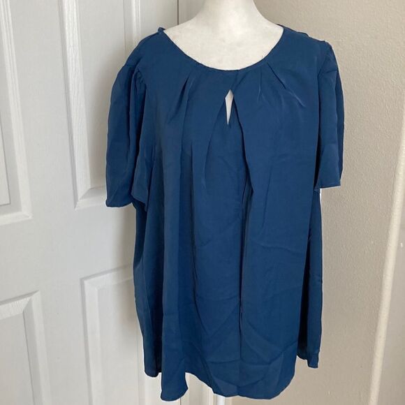 BloomChic Blue Pleated Puff Sleeve Keyhole Top Sz 18-20 - Picture 1 of 7